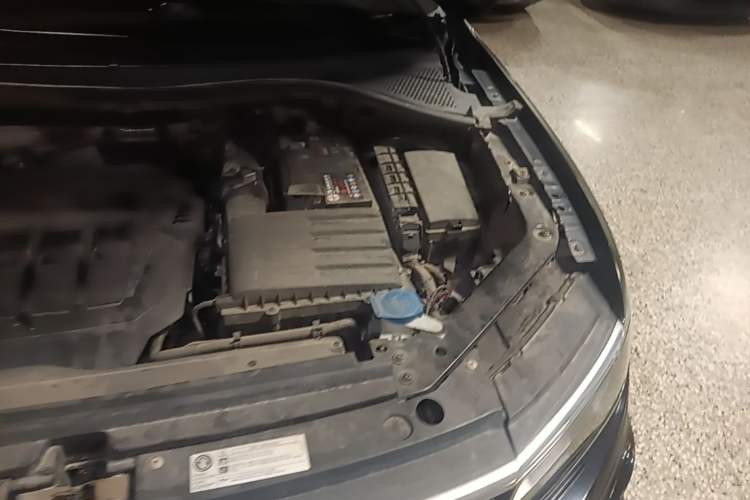 Used Volkswagen Tiguan L 2021 330TSI Automatic Two-Wheel Drive R-Line Flagship Edition Engine Bay Left