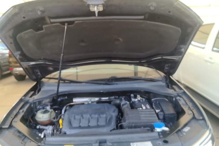 Used Volkswagen Tiguan L 2021 330TSI Automatic Two-Wheel Drive R-Line Flagship Edition Engine Bay