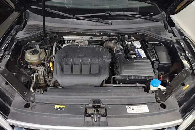 Used Volkswagen Tiguan L 2021 330TSI Automatic Two-Wheel Drive R-Line Enhanced Edition Engine Bay