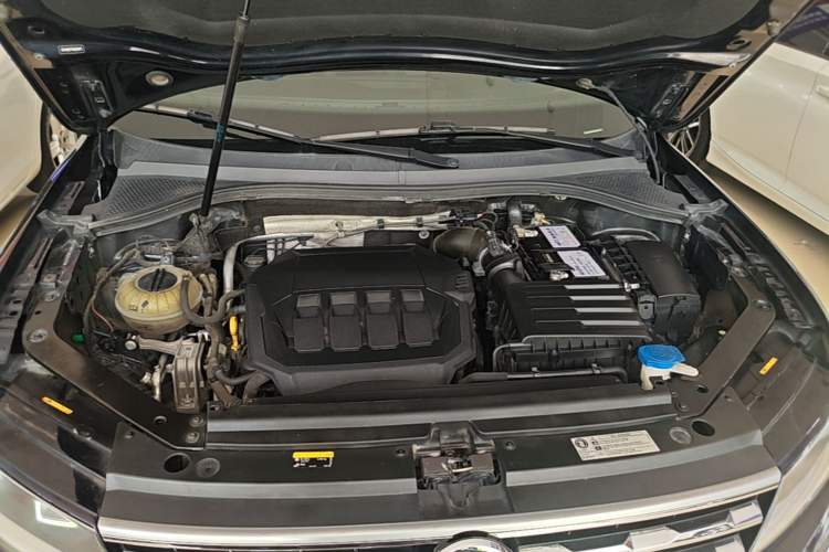 Used Volkswagen Tiguan L 2021 330TSI Automatic Two-Wheel Drive R-Line Enhanced Edition Engine Bay
