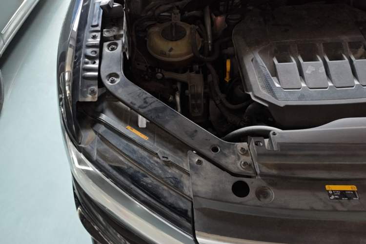 Used Volkswagen Tiguan L 2021 330TSI Automatic Two-Wheel Drive R-Line Enhanced Edition Engine Bay Right