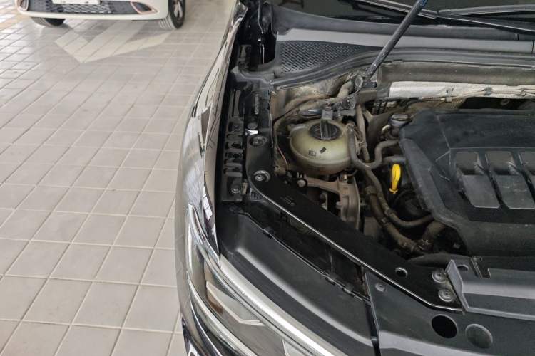Used Volkswagen Tiguan L 2021 330TSI Automatic Two-Wheel Drive R-Line Flagship Edition Engine Bay Right
