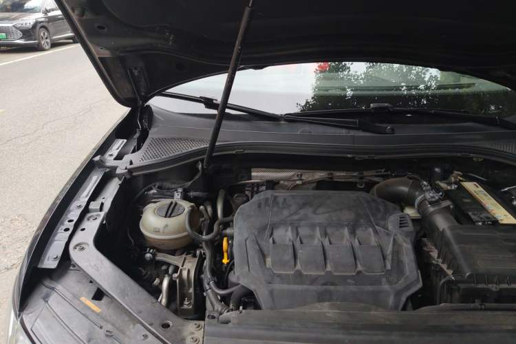 Used Volkswagen Tiguan L 2021 330TSI Automatic Two-Wheel Drive R-Line Enhanced Edition Engine Bay Right