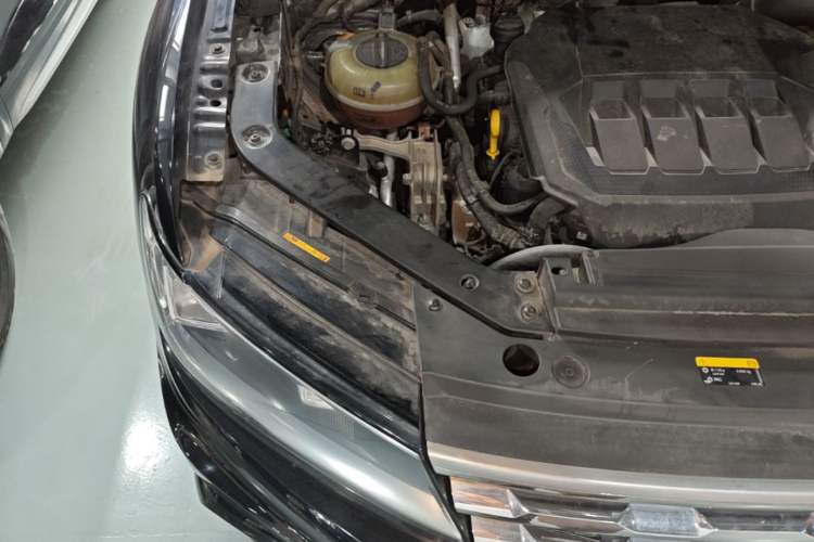 Used Volkswagen Tiguan L 2021 330TSI Automatic Two-Wheel Drive R-Line Enhanced Edition Engine Bay Right
