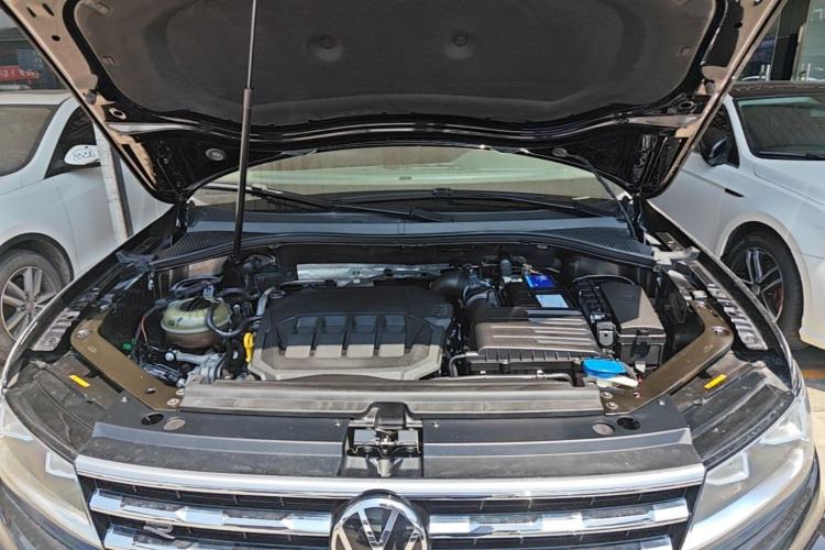Used Volkswagen Tiguan L 2021 330TSI Automatic Two-Wheel Drive R-Line Enhanced Edition Engine Bay