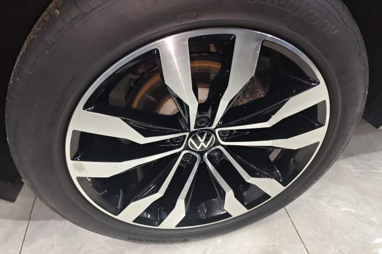 Used Volkswagen Tiguan L 2021 330TSI Automatic Two-Wheel Drive R-Line Flagship Edition Exterior 1