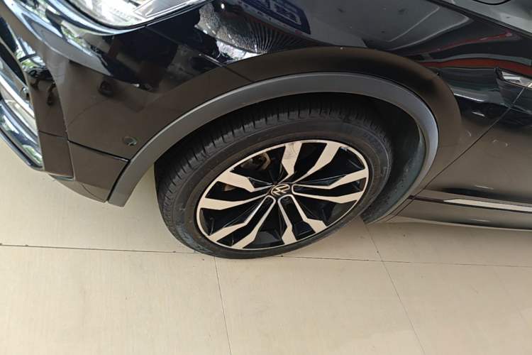 Used Volkswagen Tiguan L 2021 330TSI Automatic Two-Wheel Drive R-Line Enhanced Edition Exterior 1