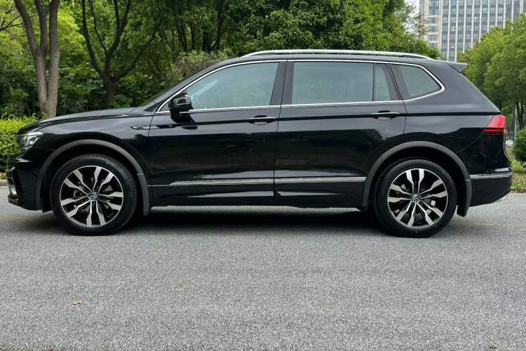 Used Volkswagen Tiguan L 2021 330TSI Automatic Two-Wheel Drive R-Line Flagship Edition Exterior 10