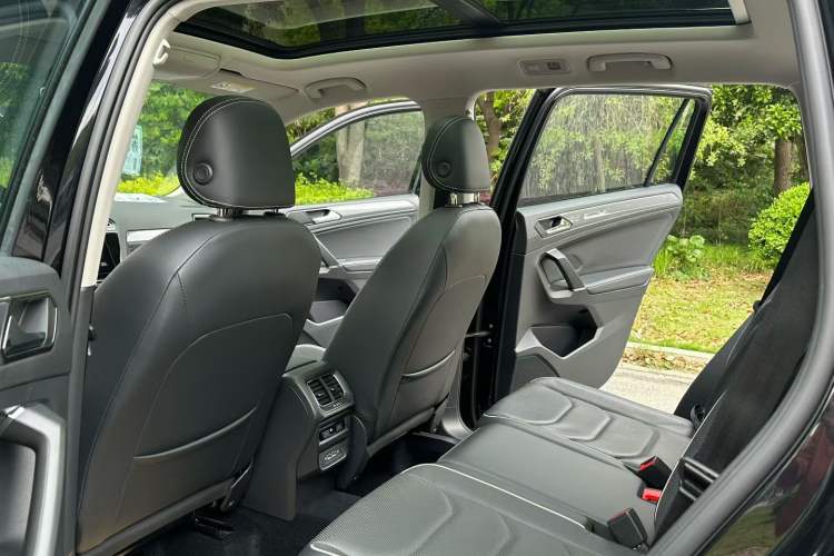 Used Volkswagen Tiguan L 2021 330TSI Automatic Two-Wheel Drive R-Line Flagship Edition Exterior 11