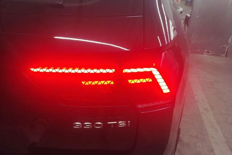 Used Volkswagen Tiguan L 2021 330TSI Automatic Two-Wheel Drive R-Line Flagship Edition Exterior 3