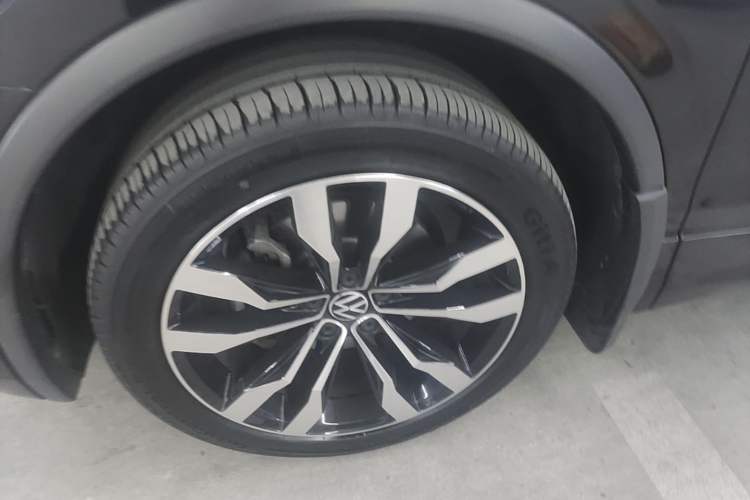 Used Volkswagen Tiguan L 2021 330TSI Automatic Two-Wheel Drive R-Line Flagship Edition Exterior 4