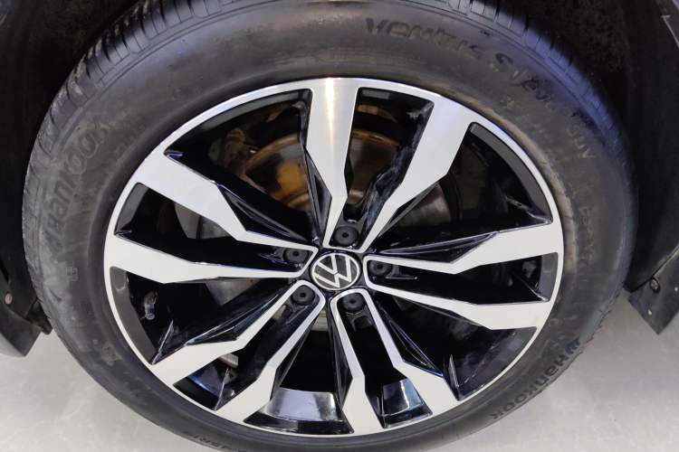 Used Volkswagen Tiguan L 2021 330TSI Automatic Two-Wheel Drive R-Line Enhanced Edition Exterior 4