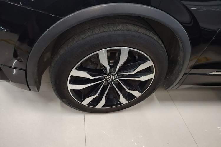 Used Volkswagen Tiguan L 2021 330TSI Automatic Two-Wheel Drive R-Line Enhanced Edition Exterior 4
