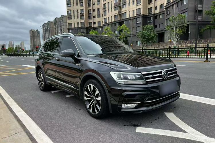 Used Volkswagen Tiguan L 2021 330TSI Automatic Two-Wheel Drive R-Line Enhanced Edition Exterior 4