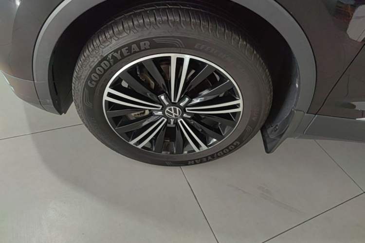 Used Volkswagen Tiguan L 2021 330TSI Automatic Two-Wheel Drive Smart Edition Exterior 4