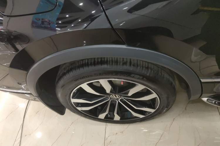 Used Volkswagen Tiguan L 2021 330TSI Automatic Two-Wheel Drive R-Line Flagship Edition Exterior 5