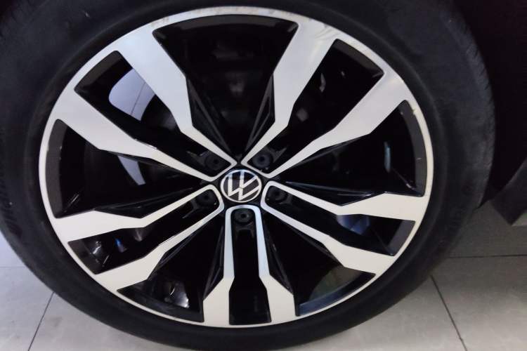 Used Volkswagen Tiguan L 2021 330TSI Automatic Two-Wheel Drive R-Line Enhanced Edition Exterior 5