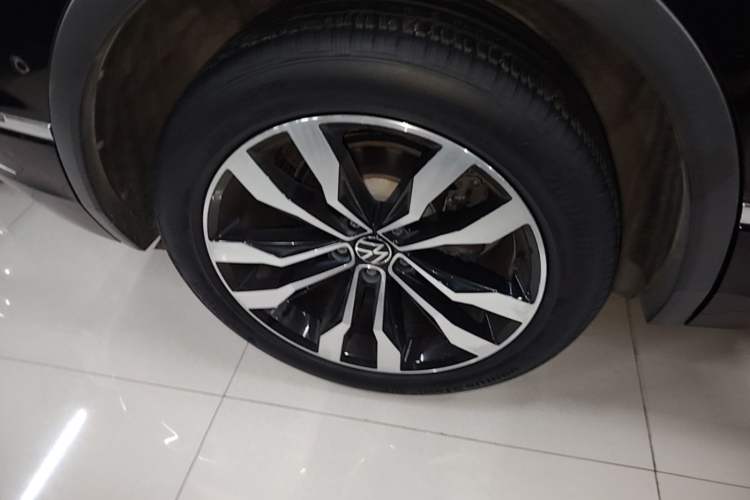 Used Volkswagen Tiguan L 2021 330TSI Automatic Two-Wheel Drive R-Line Enhanced Edition Exterior 5