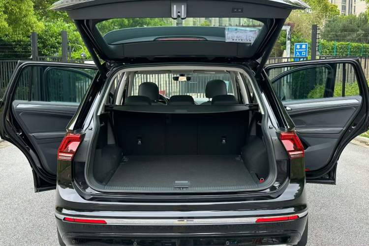 Used Volkswagen Tiguan L 2021 330TSI Automatic Two-Wheel Drive R-Line Flagship Edition Exterior 9