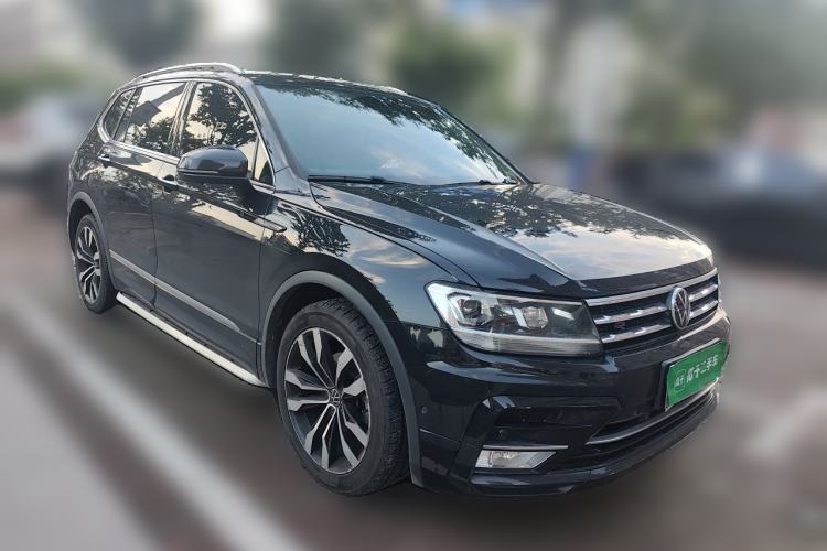 Used Volkswagen Tiguan L 2021 330TSI Automatic Two-Wheel Drive R-Line Enhanced Edition Front Right 45 Deg