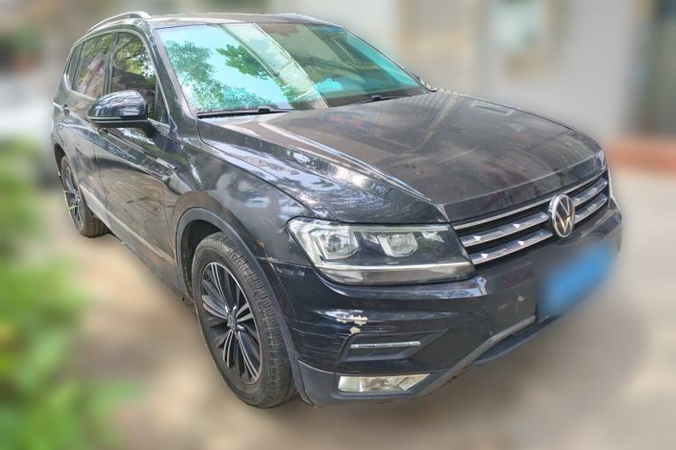 Used Volkswagen Tiguan L 2021 330TSI Automatic Two-Wheel Drive Smart Edition Front Right 45 Deg