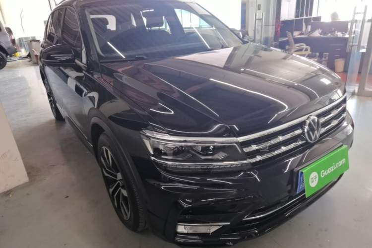 Used Volkswagen Tiguan L 2021 380TSI Automatic All-Wheel Drive R-Line Comfort Plus 7-Seater Front Right 45 Deg