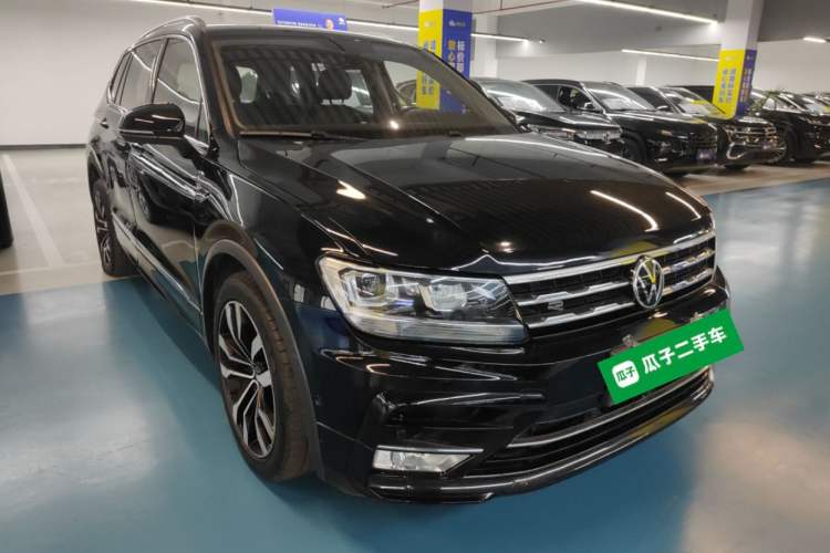 Used Volkswagen Tiguan L 2021 330TSI Automatic Two-Wheel Drive R-Line Enhanced Edition Front Right 45 Deg