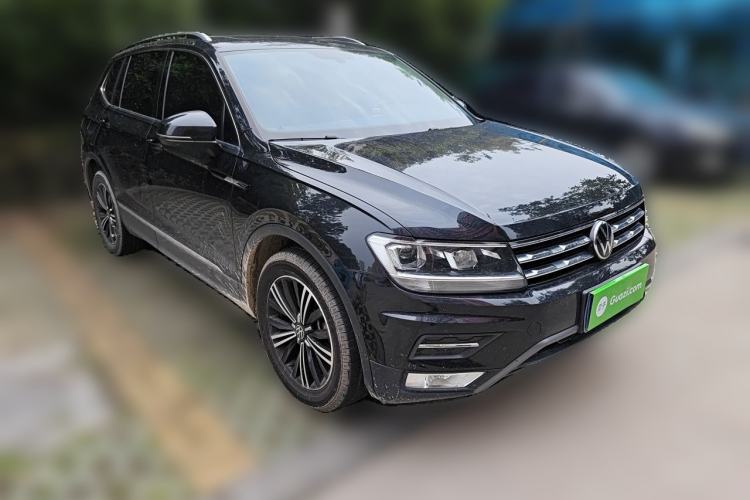 Used Volkswagen Tiguan L 2021 330TSI Automatic Two-Wheel Drive Smart Edition Front Right 45 Deg