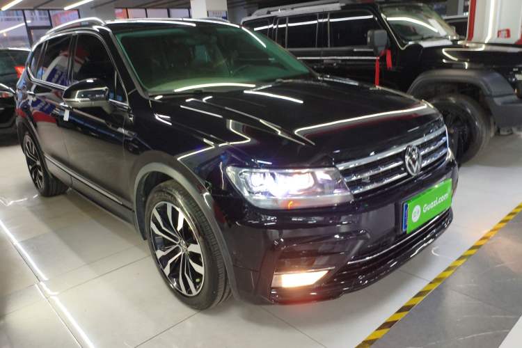Used Volkswagen Tiguan L 2021 330TSI Automatic Two-Wheel Drive R-Line Enhanced Edition Front Right 45 Deg