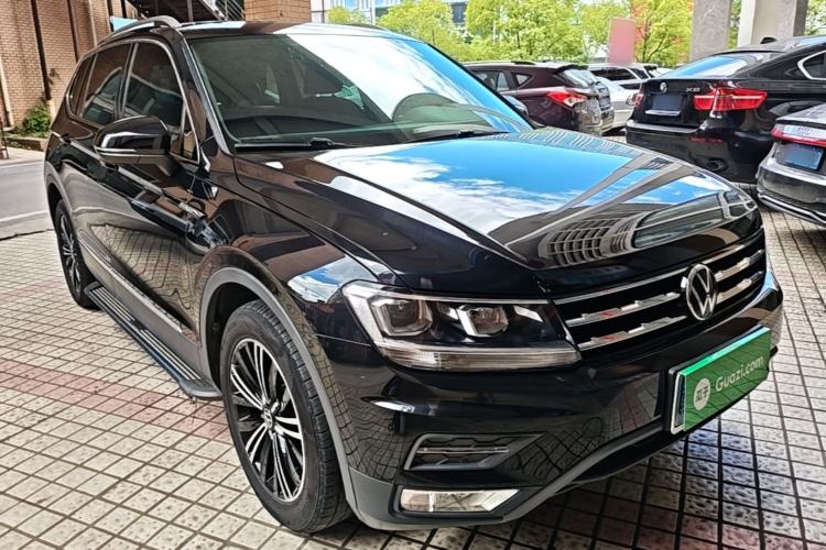 Used Volkswagen Tiguan L 2021 330TSI Automatic Two-Wheel Drive Smart Edition Front Right 45 Deg