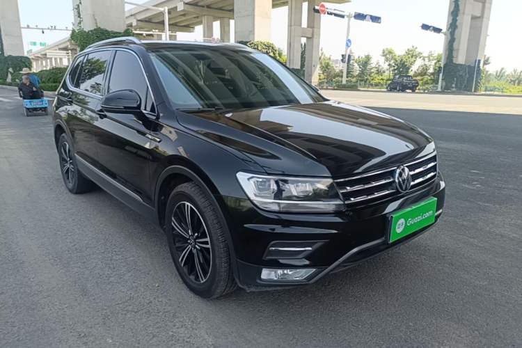 Used Volkswagen Tiguan L 2021 330TSI Automatic Two-Wheel Drive Smart Edition Front Right 45 Deg