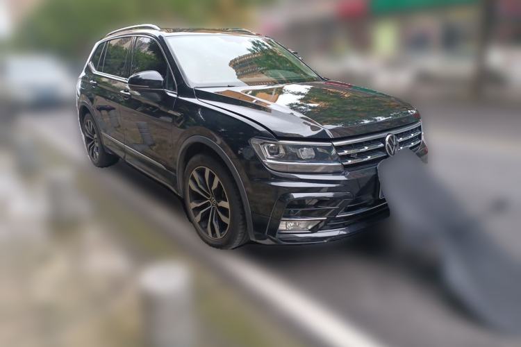 Used Volkswagen Tiguan L 2021 330TSI Automatic Two-Wheel Drive R-Line Enhanced Edition Front Right 45 Deg