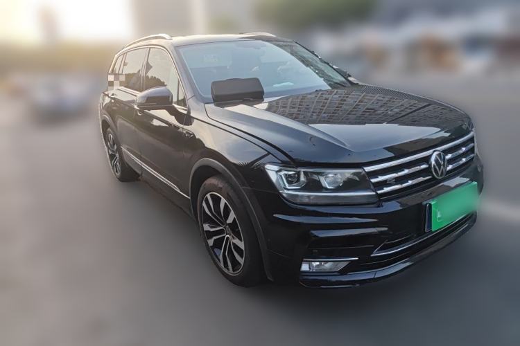Used Volkswagen Tiguan L 2021 330TSI Automatic Two-Wheel Drive R-Line Enhanced Edition Front Right 45 Deg