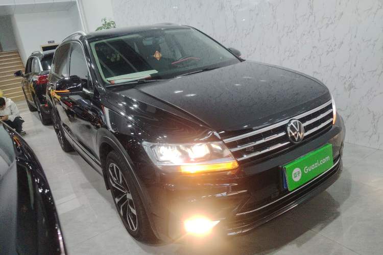 Used Volkswagen Tiguan L 2021 330TSI Automatic Two-Wheel Drive R-Line Enhanced Edition Front Right 45 Deg