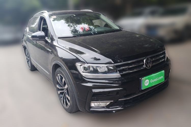 Used Volkswagen Tiguan L 2021 330TSI Automatic Two-Wheel Drive R-Line Enhanced Edition Front Right 45 Deg