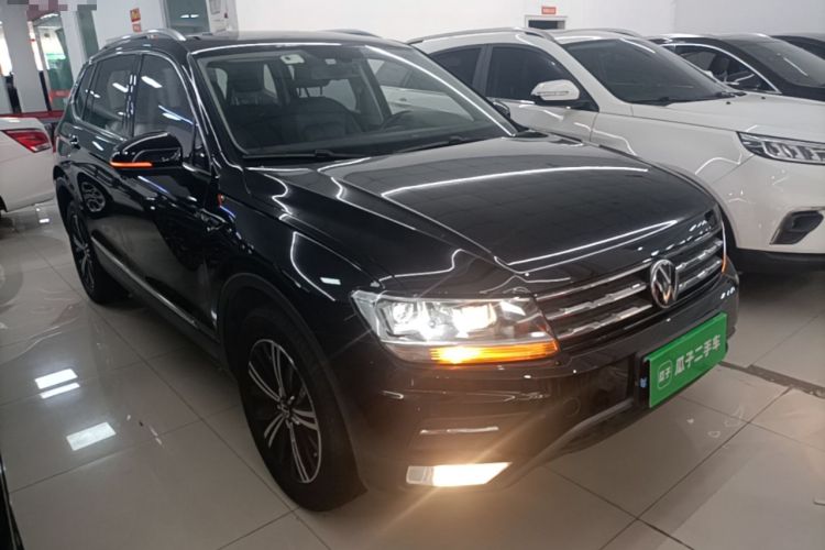 Used Volkswagen Tiguan L 2021 330TSI Automatic Two-Wheel Drive Smart Edition Front Right 45 Deg