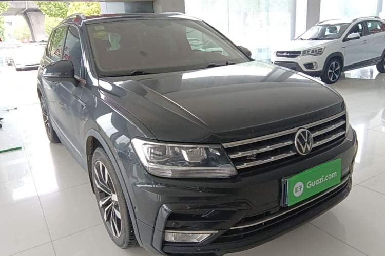 Used Volkswagen Tiguan L 2021 330TSI Automatic Two-Wheel Drive R-Line Enhanced Edition Front Right 45 Deg