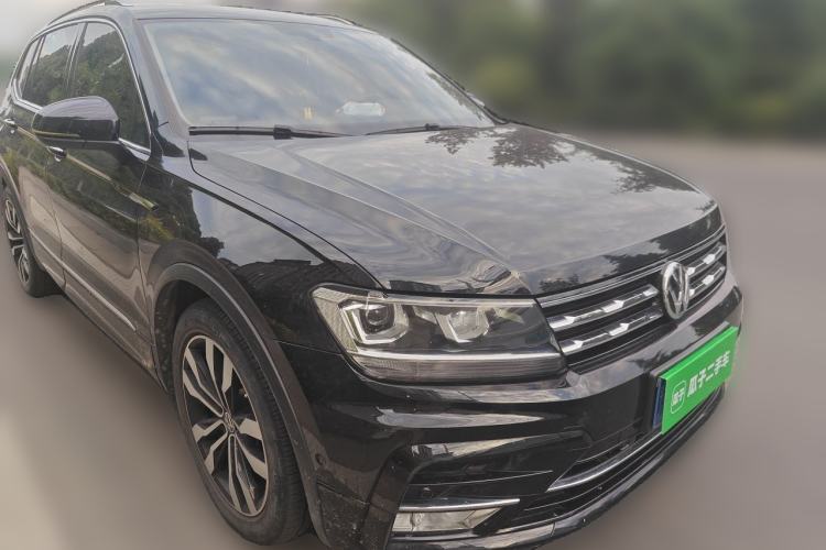 Used Volkswagen Tiguan L 2021 330TSI Automatic Two-Wheel Drive R-Line Enhanced Edition Front Right 45 Deg
