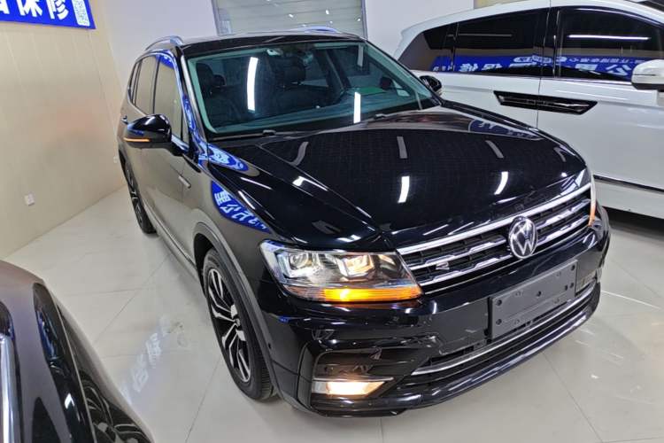 Used Volkswagen Tiguan L 2021 330TSI Automatic Two-Wheel Drive R-Line Enhanced Edition Front Right 45 Deg