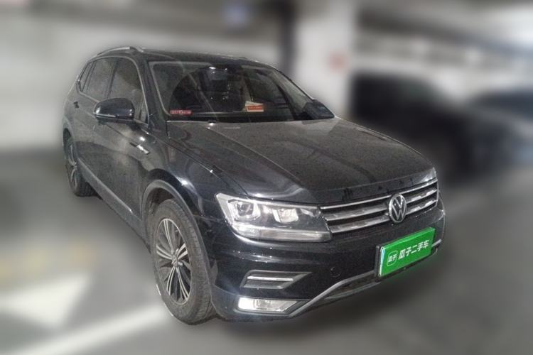 Used Volkswagen Tiguan L 2021 330TSI Automatic Two-Wheel Drive Smart Edition Front Right 45 Deg