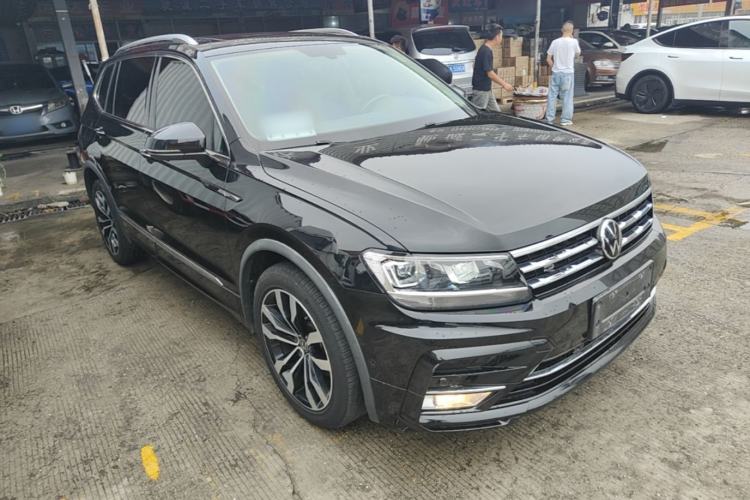 Used Volkswagen Tiguan L 2021 330TSI Automatic Two-Wheel Drive R-Line Enhanced Edition Front Right 45 Deg
