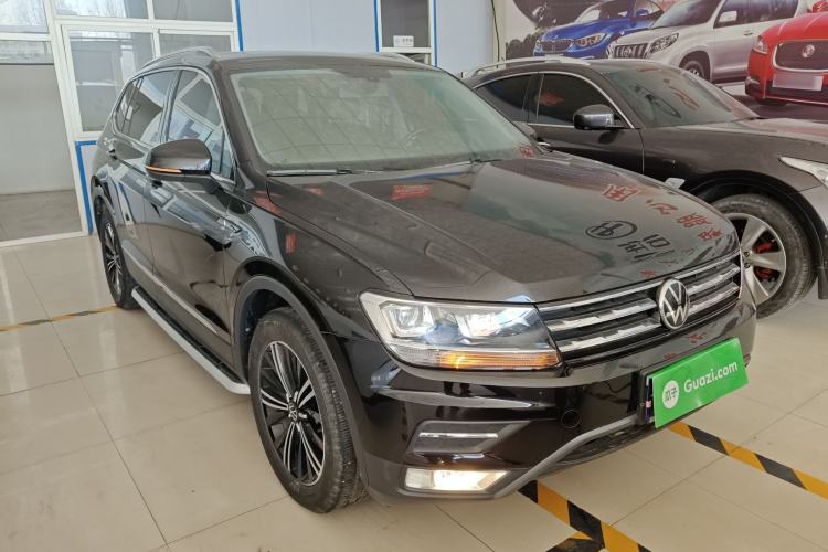 Used Volkswagen Tiguan L 2021 330TSI Automatic Two-Wheel Drive Smart Edition Front Right 45 Deg