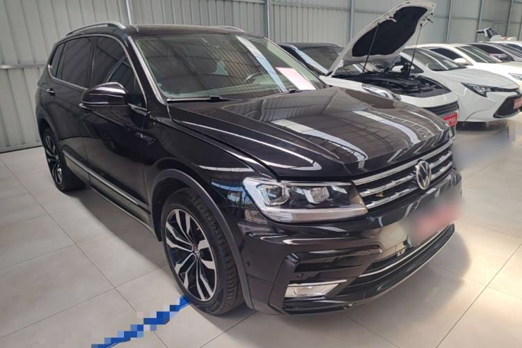 Used Volkswagen Tiguan L 2021 330TSI Automatic Two-Wheel Drive R-Line Enhanced Edition Front Right 45 Deg