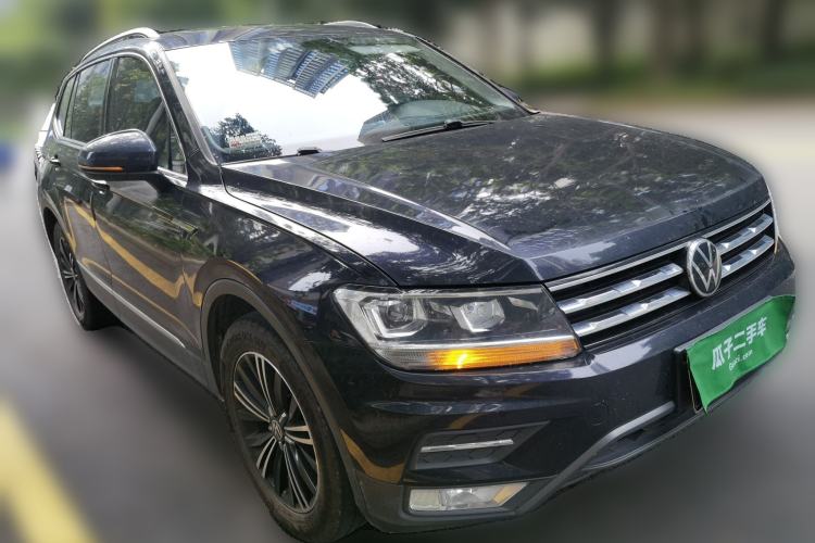 Used Volkswagen Tiguan L 2021 330TSI Automatic Two-Wheel Drive Smart Edition Front Right 45 Deg