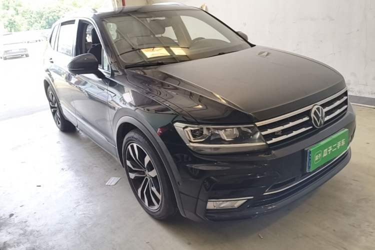 Used Volkswagen Tiguan L 2021 330TSI Automatic Two-Wheel Drive R-Line Enhanced Edition Front Right 45 Deg