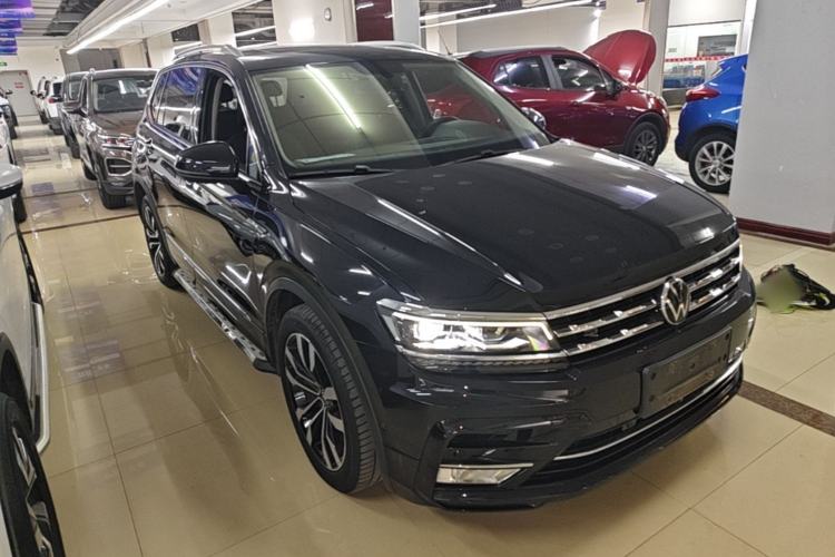 Used Volkswagen Tiguan L 2021 380TSI Automatic All-Wheel Drive R-Line Comfort Plus 7-Seater Front Right 45 Deg
