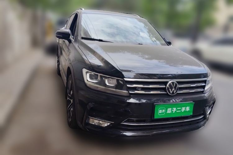 Used Volkswagen Tiguan L 2021 330TSI Automatic Two-Wheel Drive R-Line Enhanced Edition Front Right 45 Deg