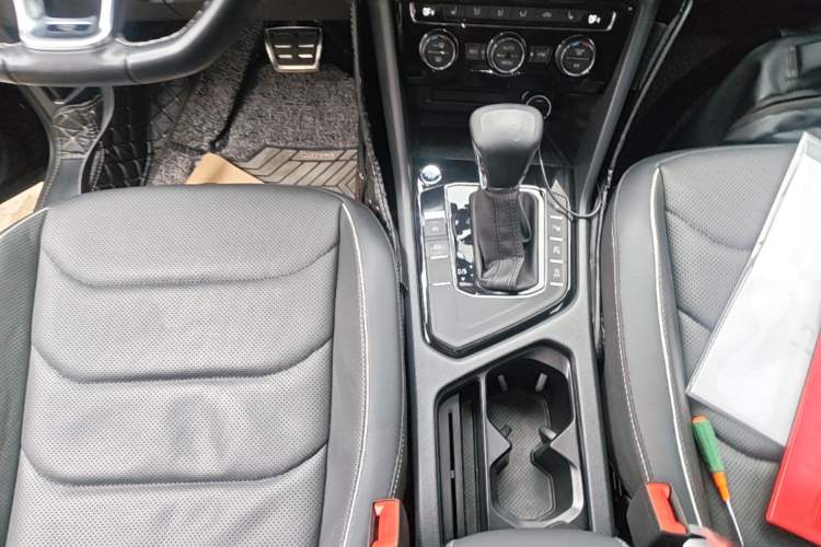 Used Volkswagen Tiguan L 2021 330TSI Automatic Two-Wheel Drive R-Line Flagship Edition Gear Lever