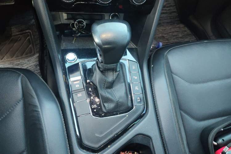 Used Volkswagen Tiguan L 2021 330TSI Automatic Two-Wheel Drive R-Line Enhanced Edition Gear Lever