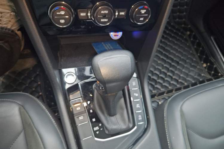 Used Volkswagen Tiguan L 2021 330TSI Automatic Two-Wheel Drive R-Line Enhanced Edition Gear Lever